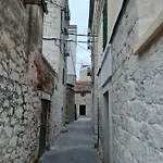 & Lasta * Split