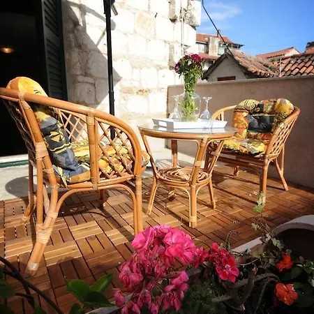& Lasta Apartman *