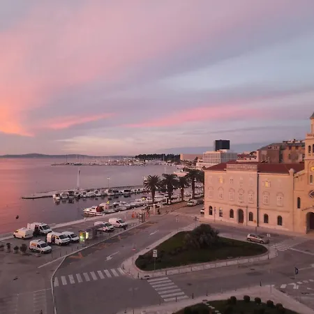 룸스&아파트먼트 라스타 아파트 *