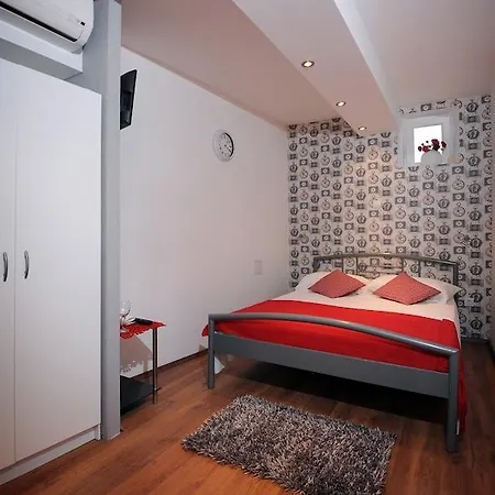 룸스&아파트먼트 라스타 *