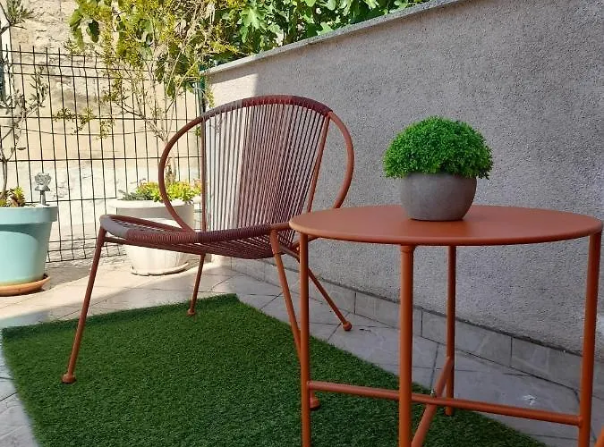 & Lasta Apartment *